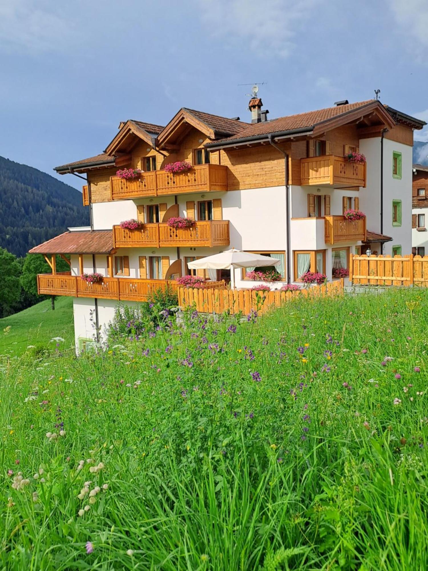 Hotel Garni La Soldanella Мадона ди Кампильо Екстериор снимка