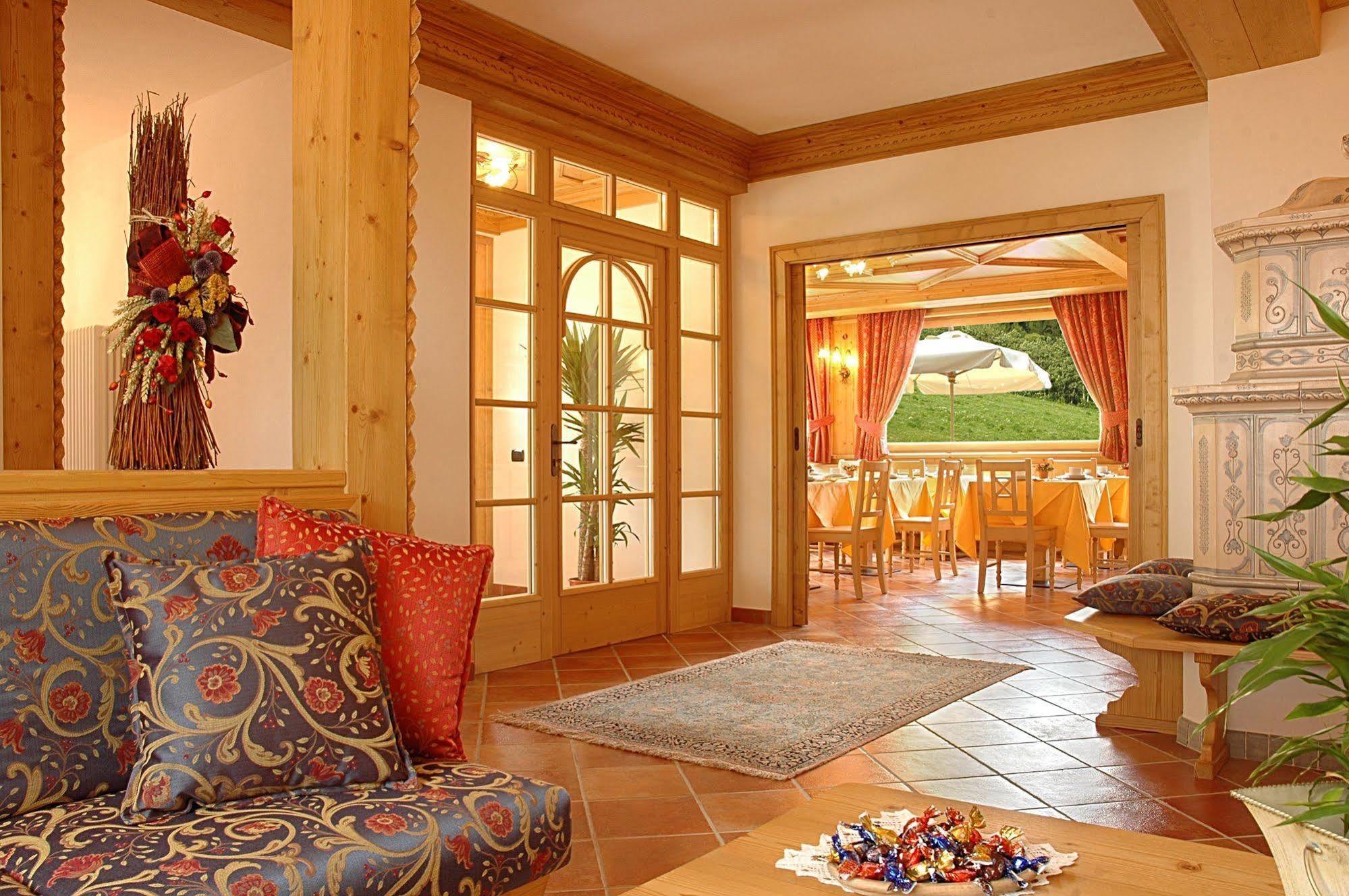 Hotel Garni La Soldanella Мадона ди Кампильо Екстериор снимка