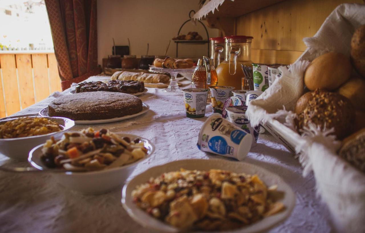 Hotel Garni La Soldanella Мадона ди Кампильо Екстериор снимка